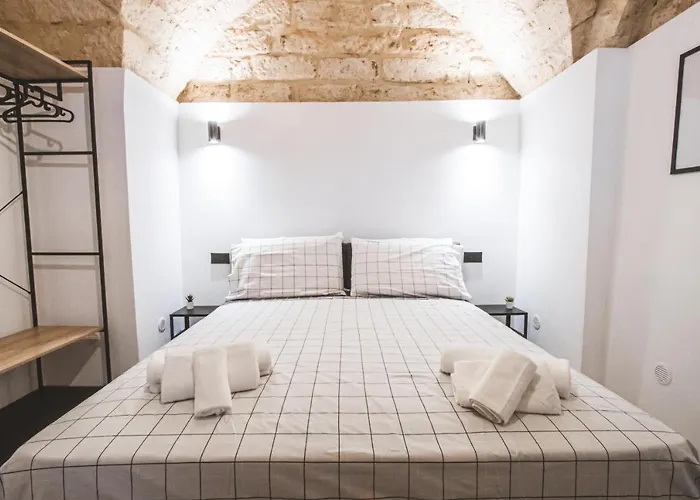 Sanavar Apartment