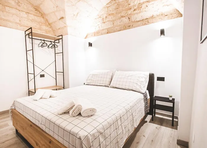 Sanavar Apartment